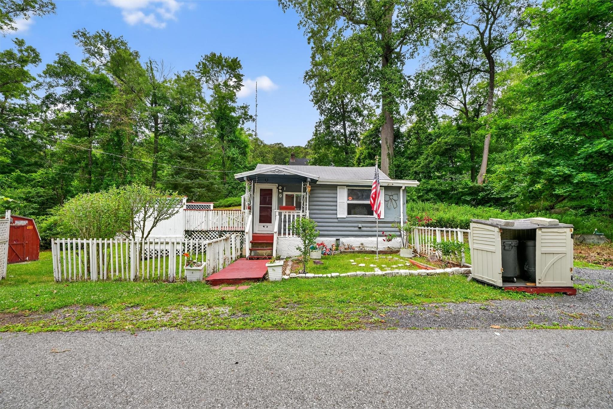 Discover the hidden potential of this one-bedroom cottage in the heart...