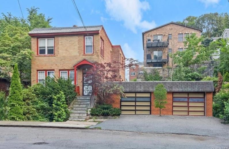 This spacious 2,043 square foot multi-family residence features 4 bedr...