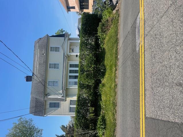 Colonial in Orchard Hill, great floor plan, 2 fireplaces (1= wood fire...