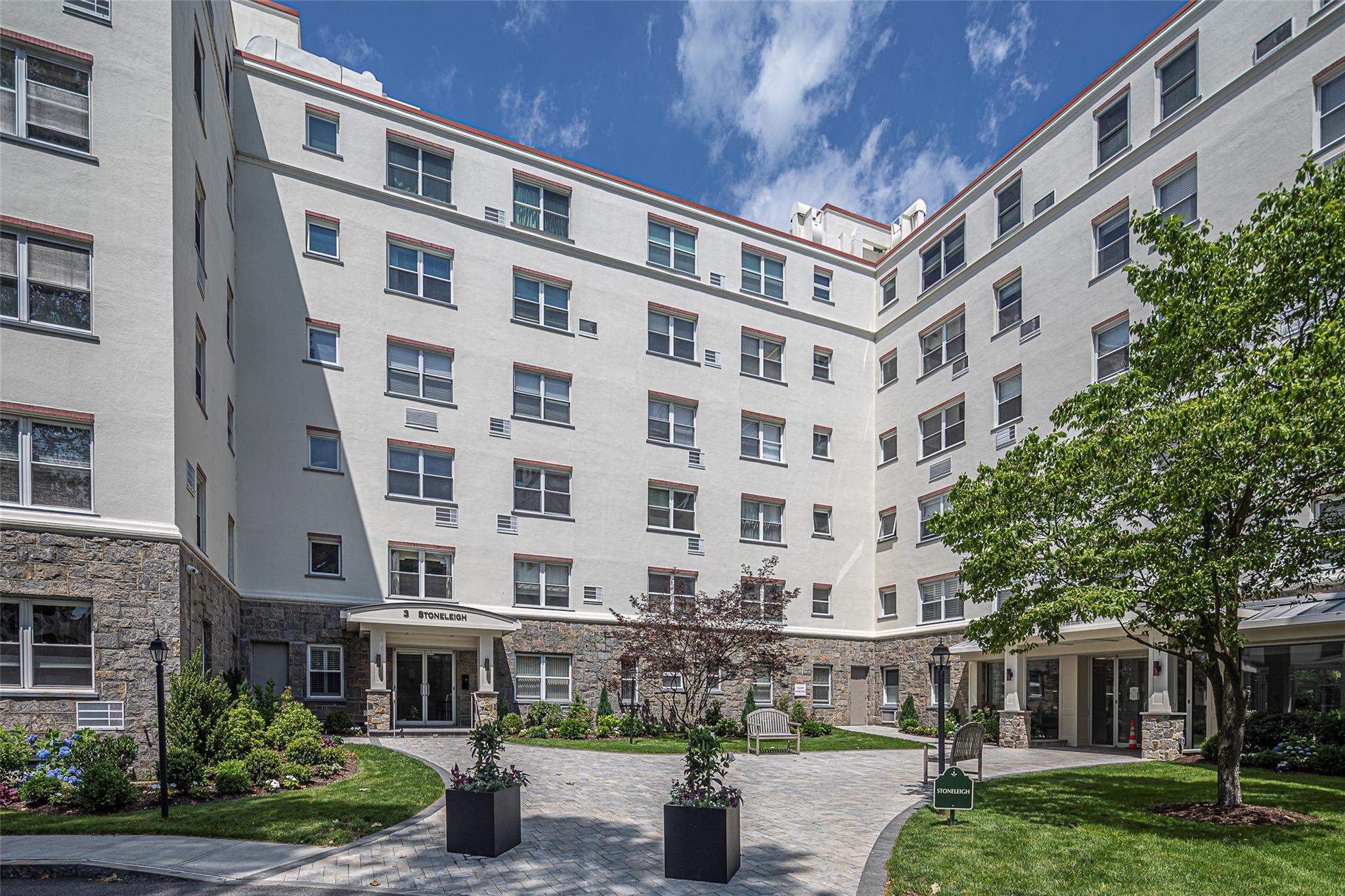 Welcome to Stoneleigh Plaza, a prestigious co-operative complex locate...