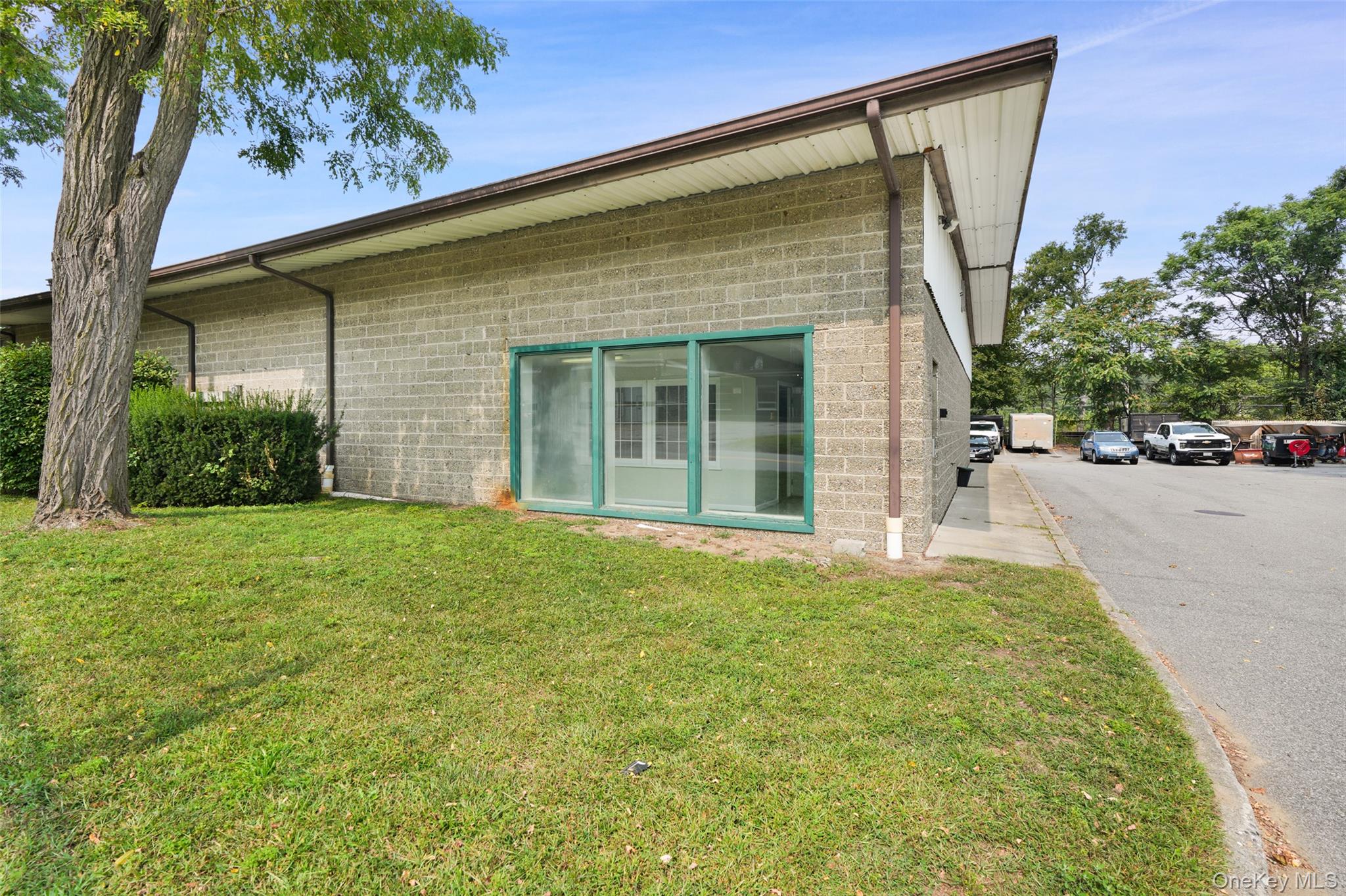 Includes:32'x40' ware house/shop with 9'x12'ft overhead door, 15 ft. c...