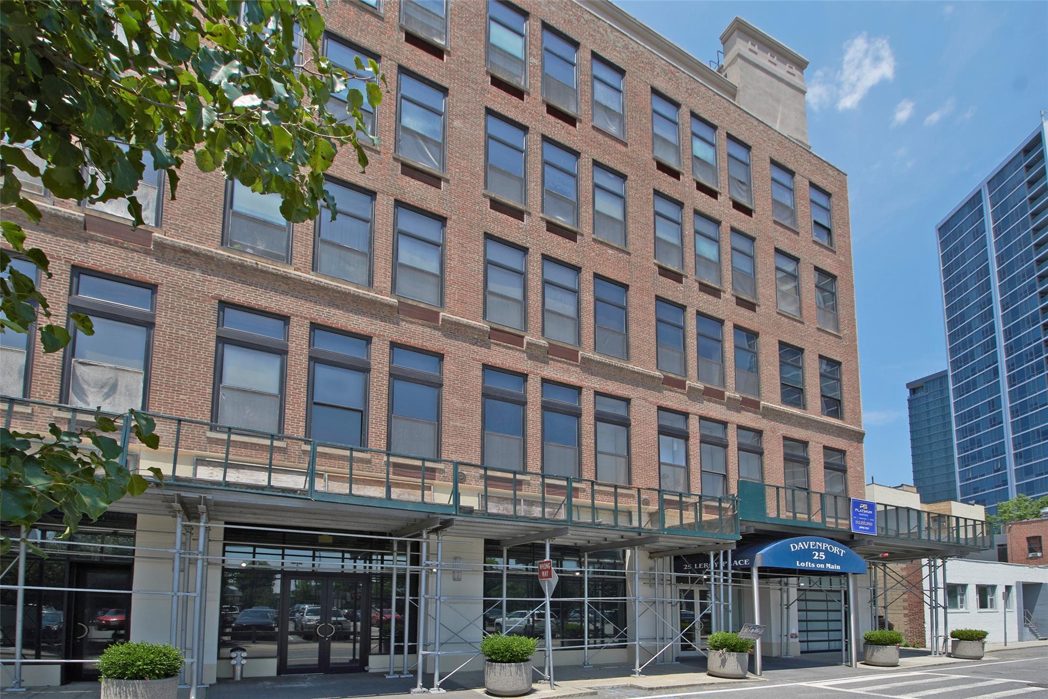Located in the vibrant heart of downtown New Rochelle, this stunning l...
