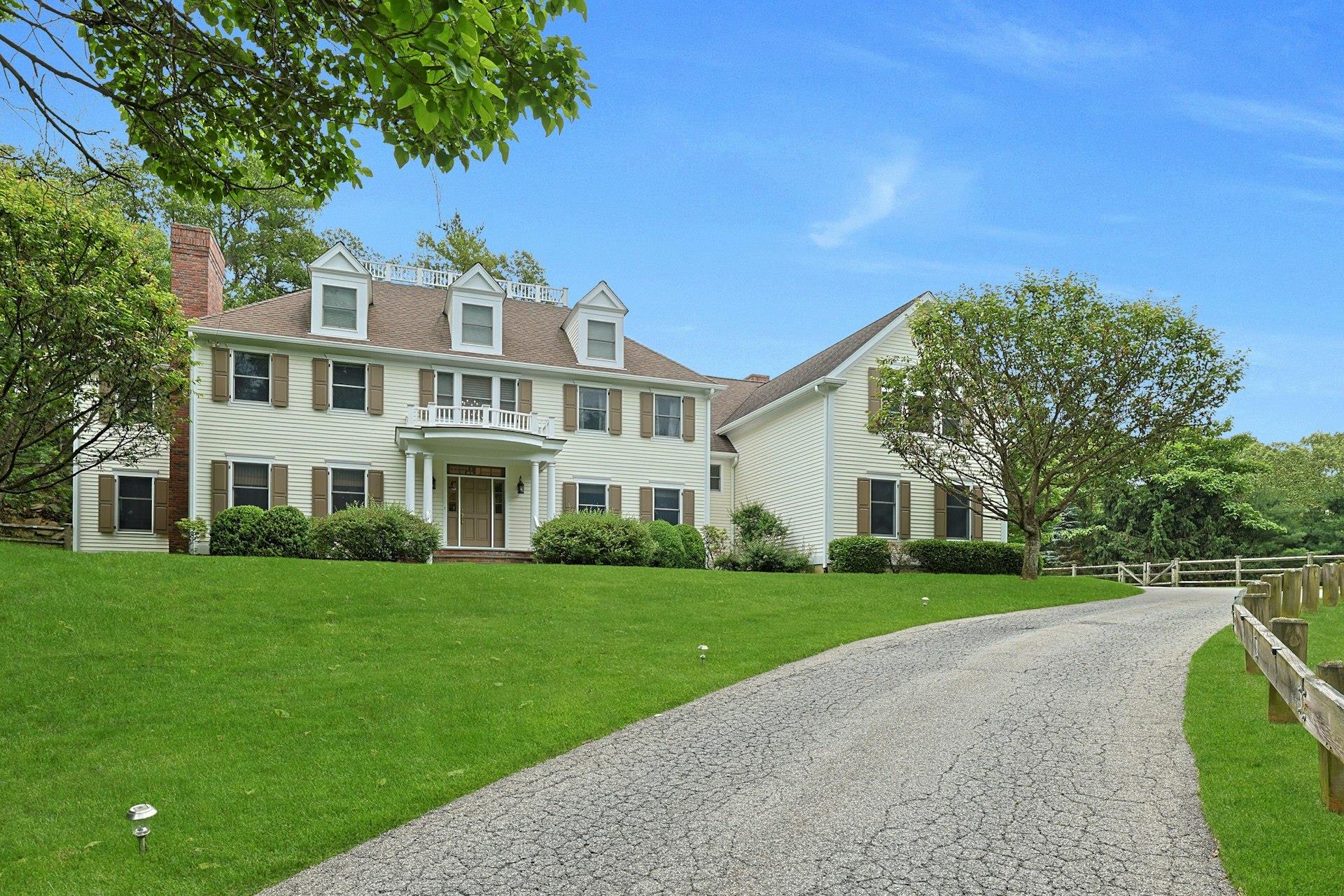 Welcome to Hammond Ridge, the sought after neighborhood in Bedford Cor...