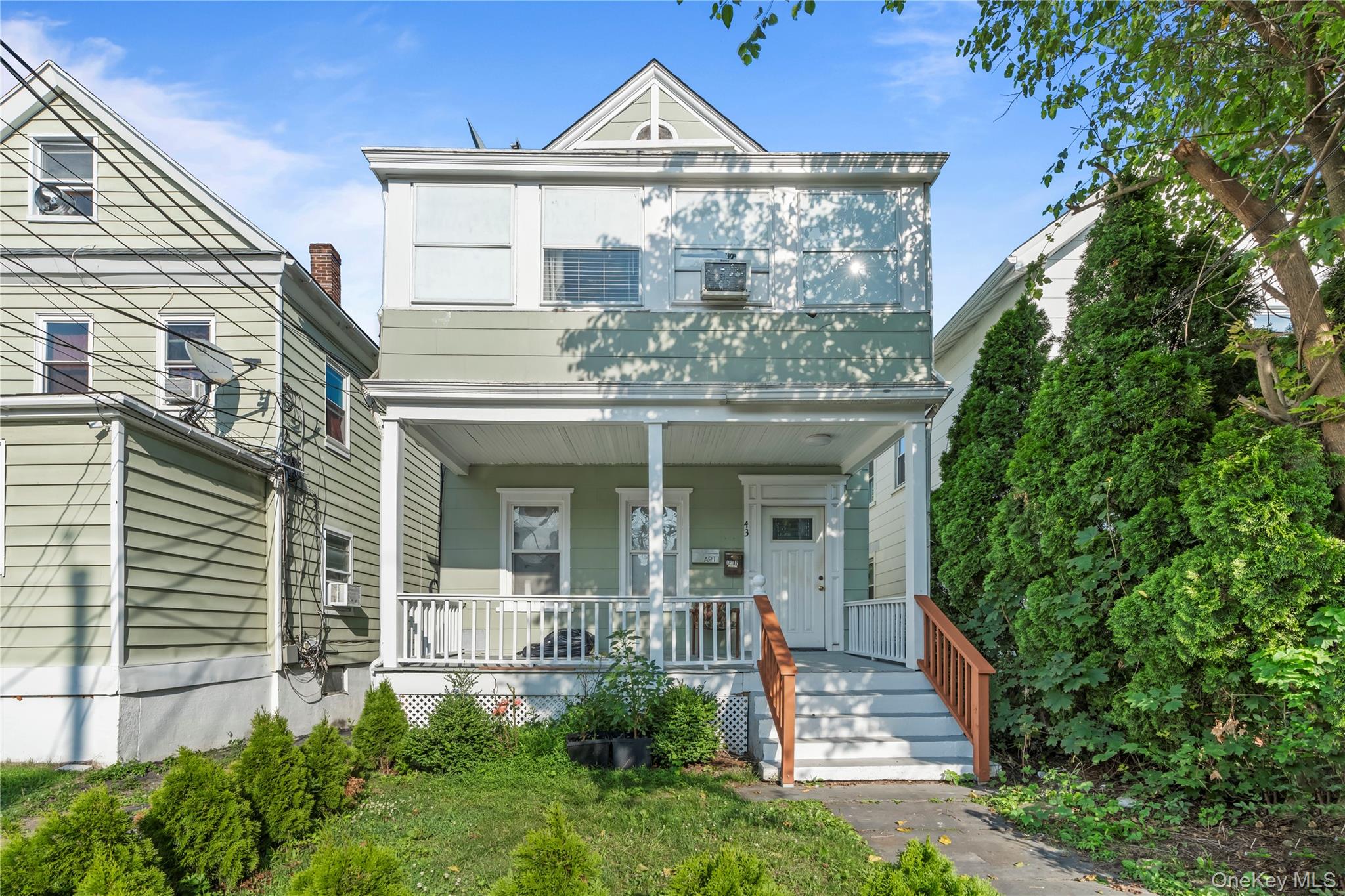 Great Port Chester location!  2br+, 1 bathroom over 2br+, 1 bathroom u...