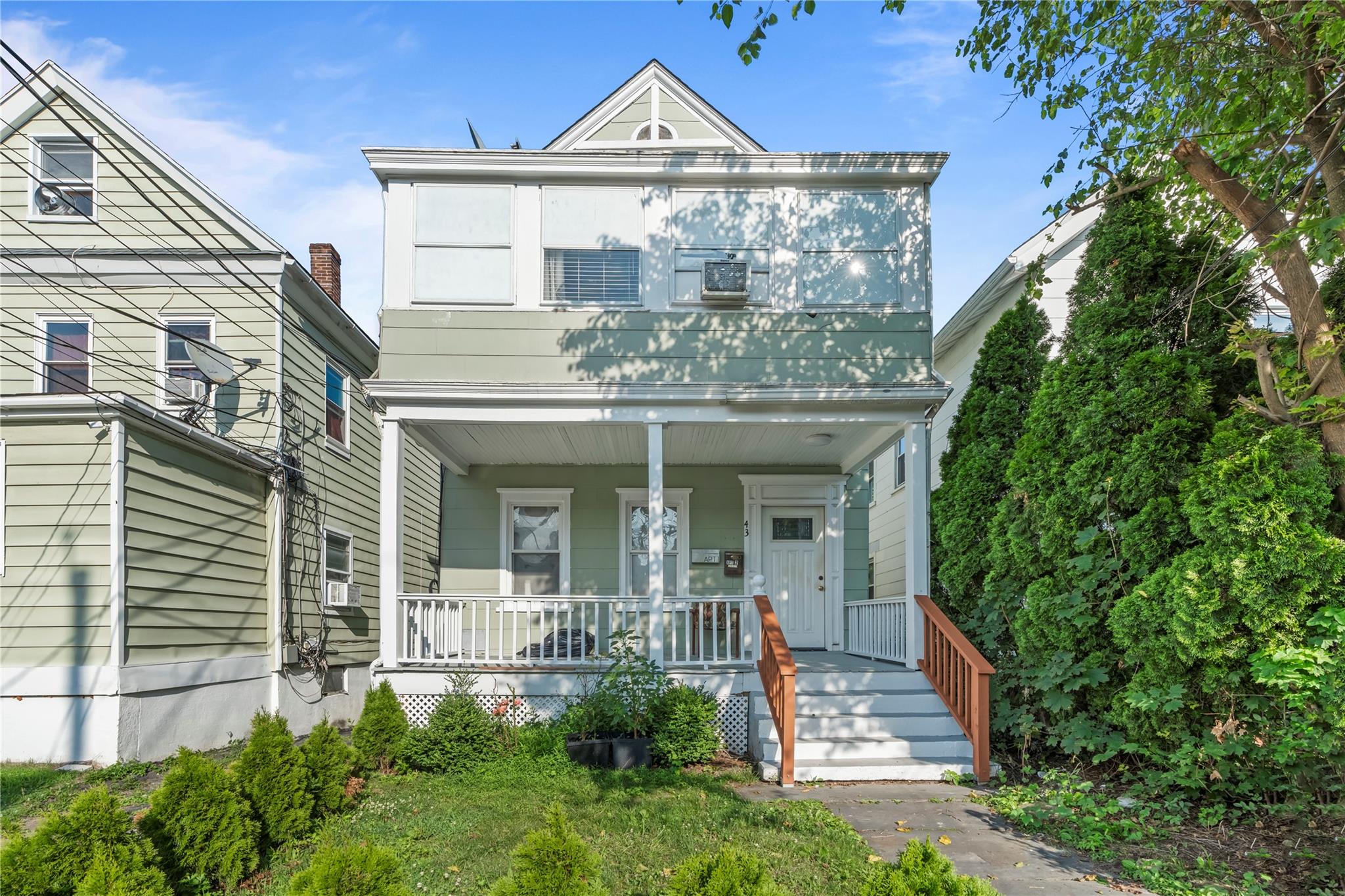 Great Port Chester location!  2br+, 1 bathroom over 2br+, 1 bathroom u...