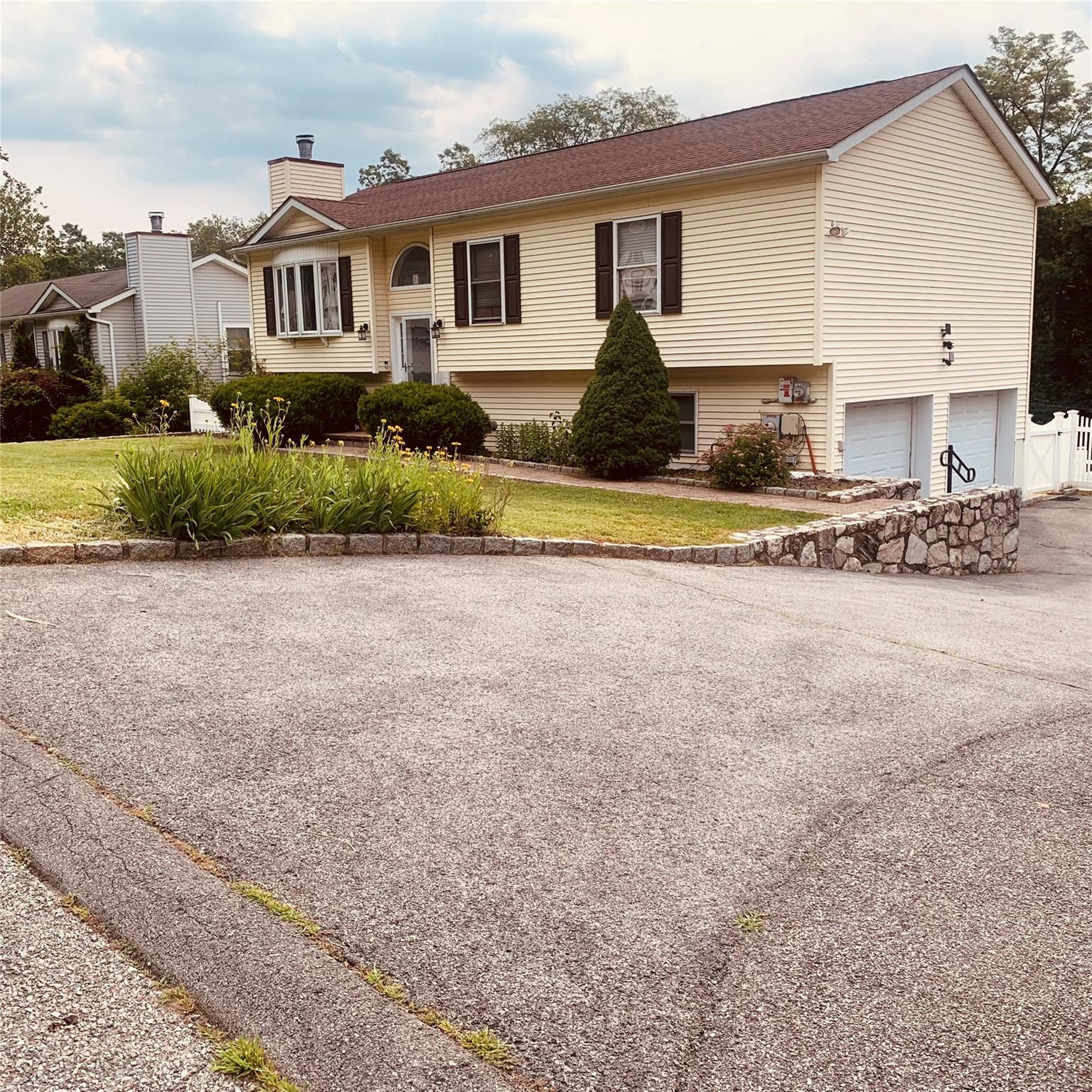 Beautifully maintained raised ranch nestled in a quiet Ossining Neighb...