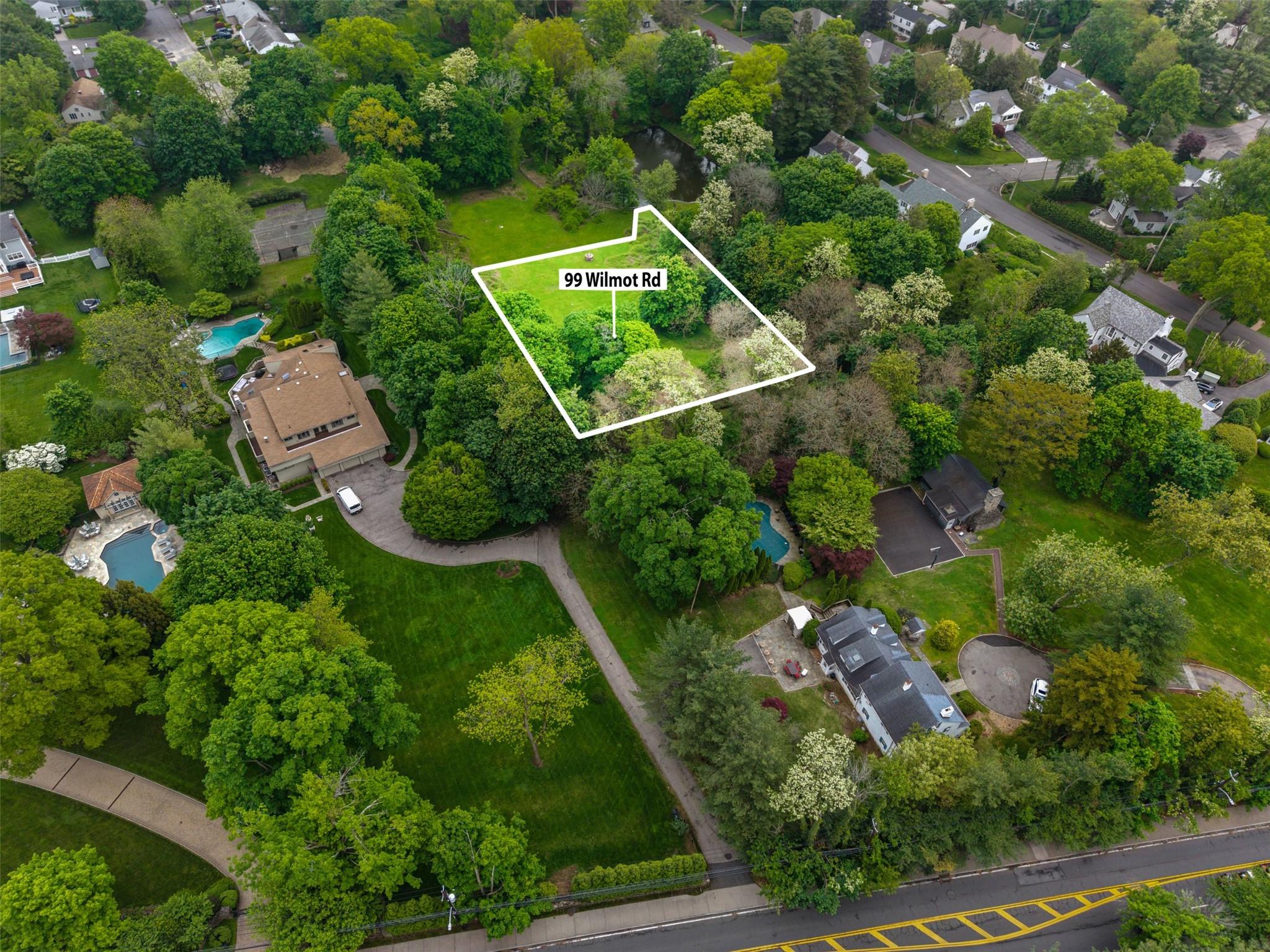 Build your dream home on this magnificent and sprawling 1.55-acre parc...