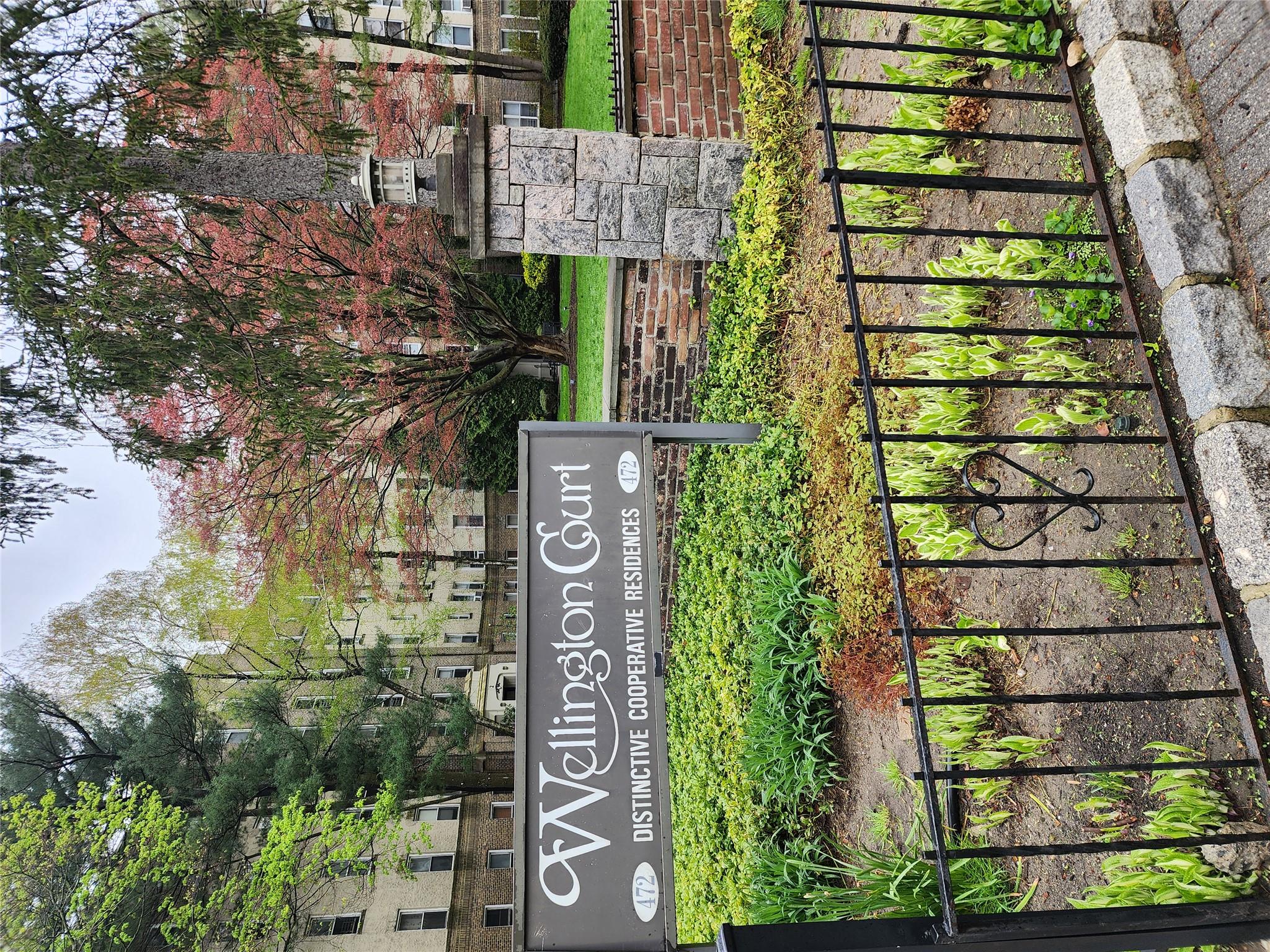 One bedroom, one bath coop in inviting Wellington Court Complex. Ameni...