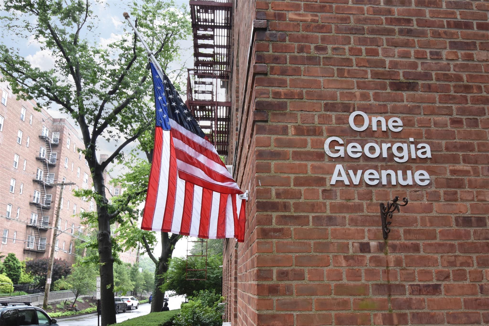 Welcome to Bronxville Gardens Cooperative!  This 2 bdrm/ 1 bath has re...