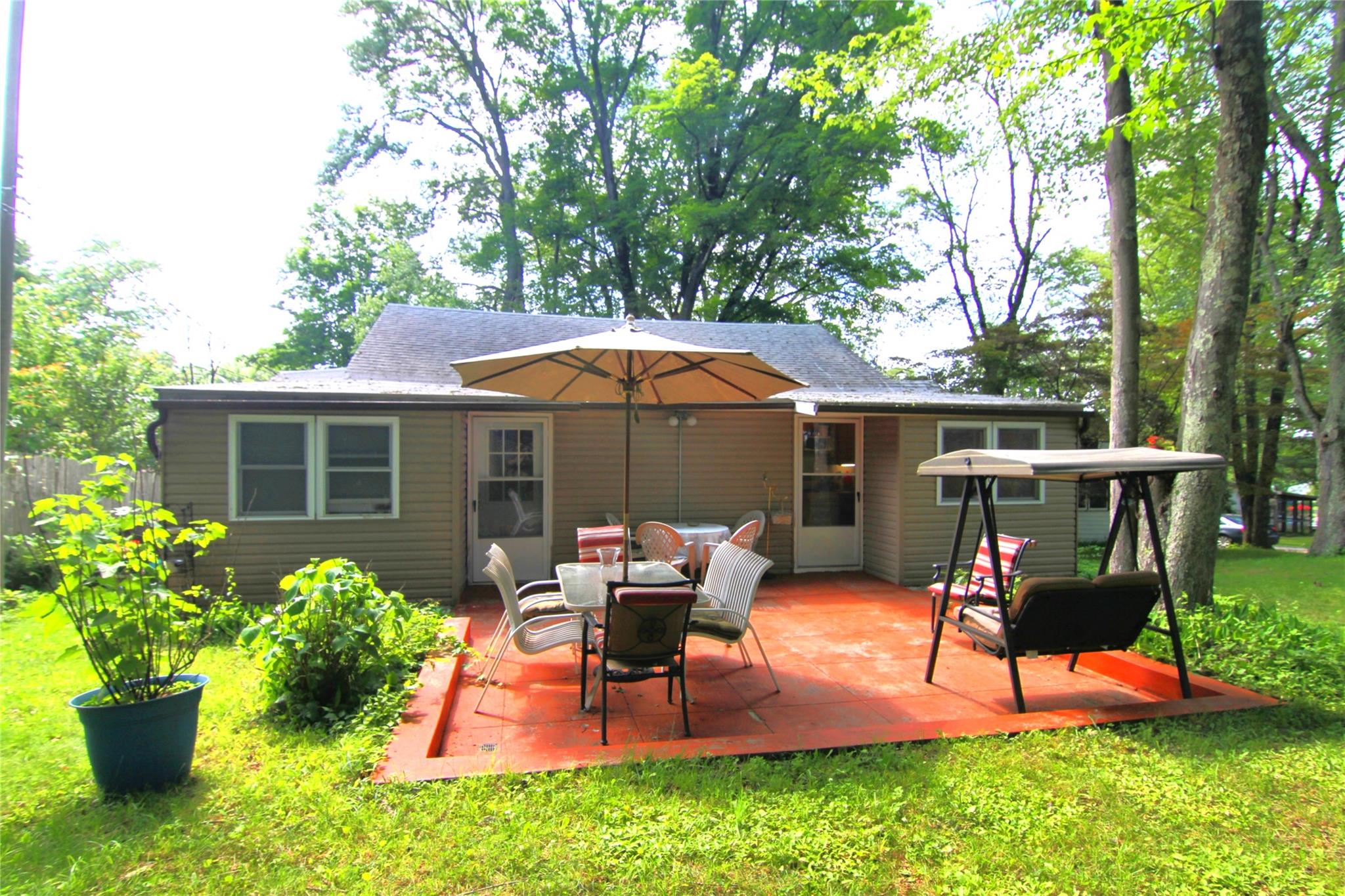 Want a comfortable summer/weekend getaway? Then check out this 3-seaso...