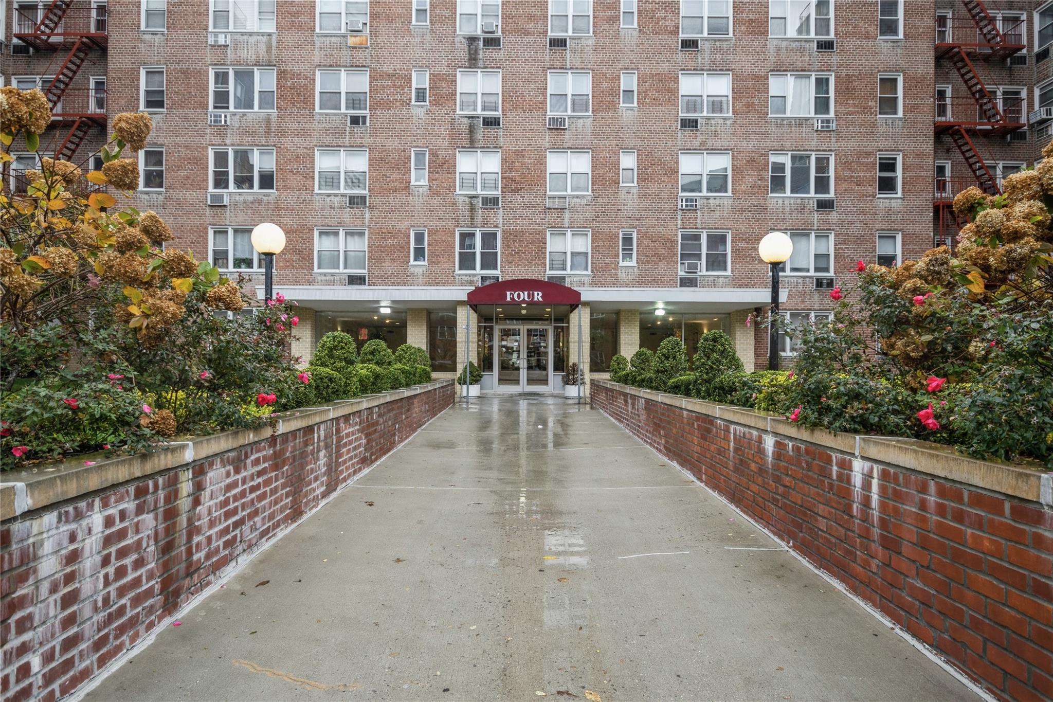 Welcome to 4 Sadore Lane unit 3E. This perfectly laid out apartment in...