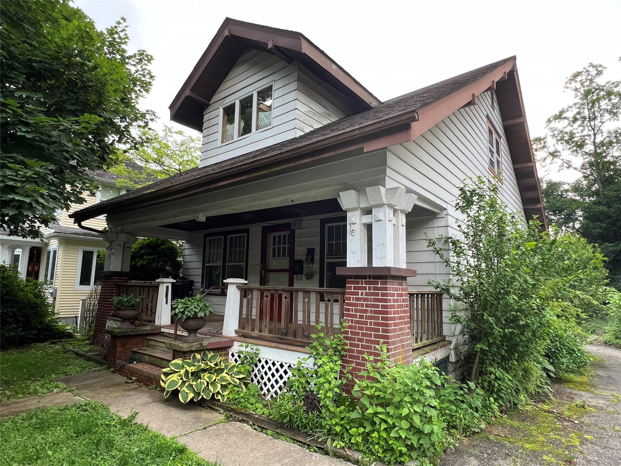 Bring your vision + your contractor for this renovation project!  Buil...