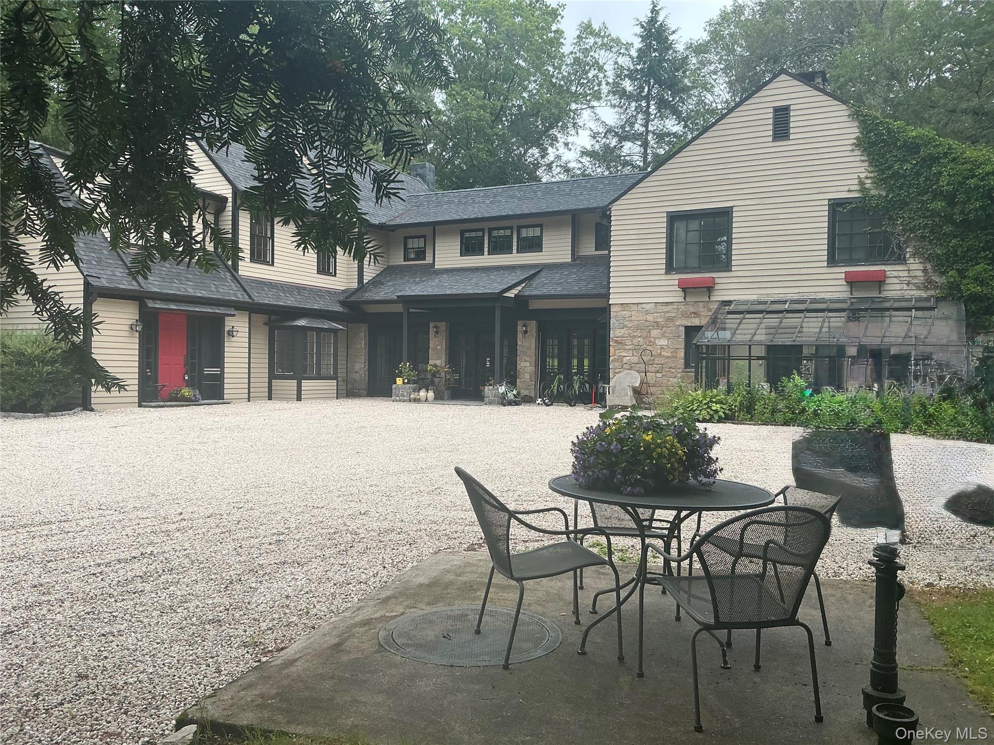 Totally Renovated 4-Bedroom Carriage House-Ideal for Extended Families...