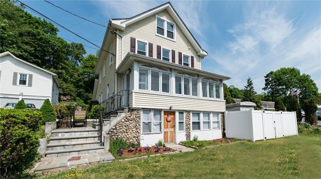 Welcome to this beautifully renovated 4 bed, 1bath apartment in the he...