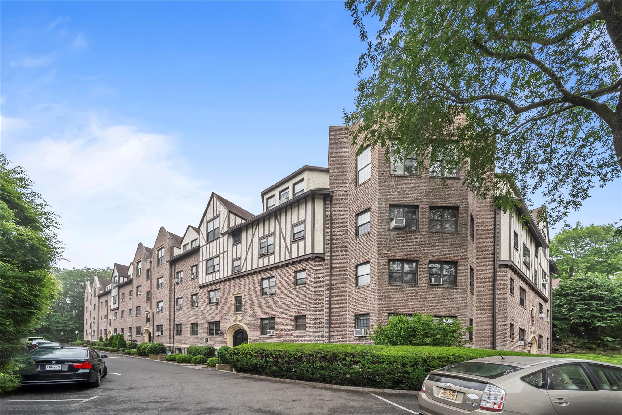 Larchmont Living at Your Fingertips!
Step into this charming 2-bedroom...