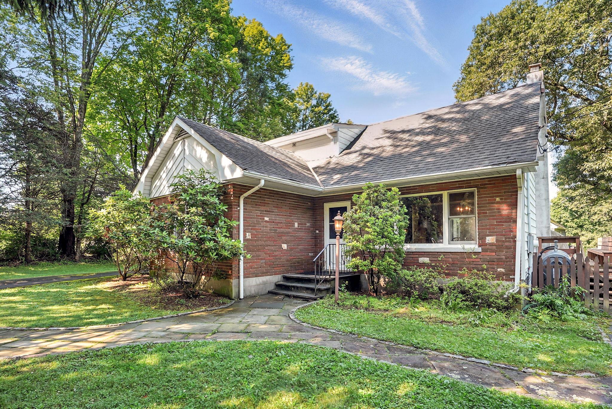 A wonderful property is always popular - The Seller has requested ALL...