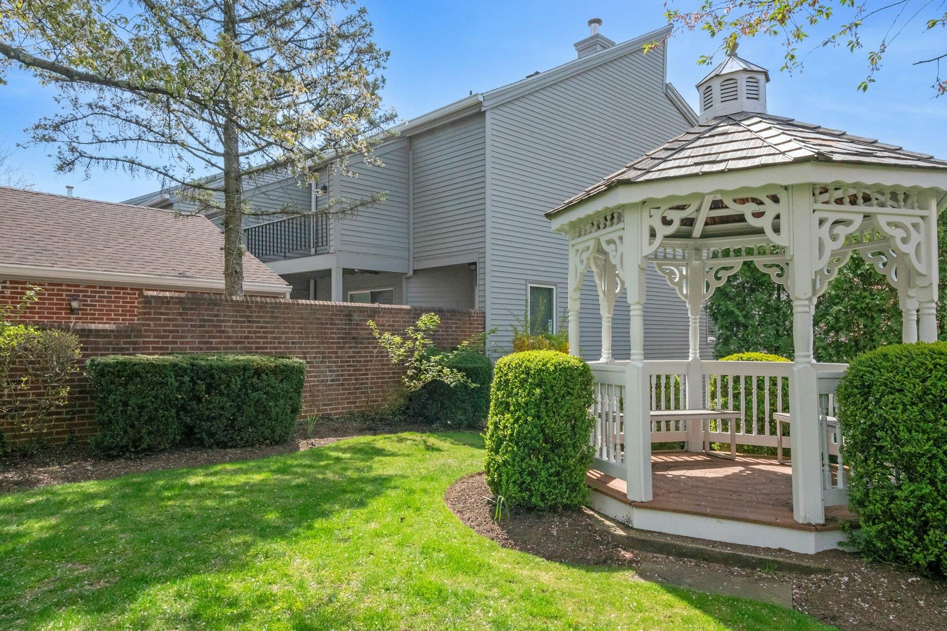 ,
Discover the charm of this Lake Isle Townhouse, where an inviting ir...