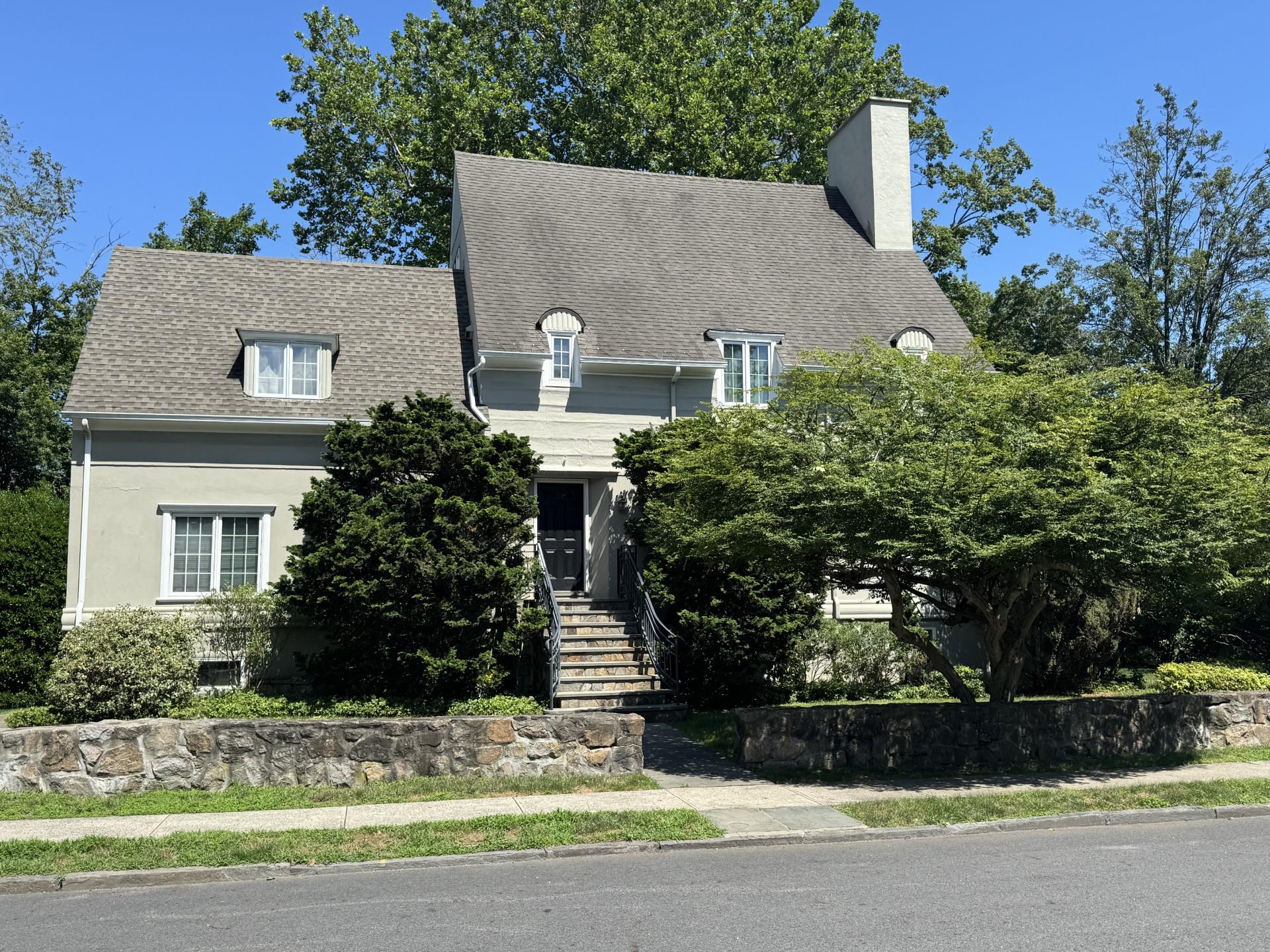 You can't get more convenient than this in such an idyllic neighborhoo...