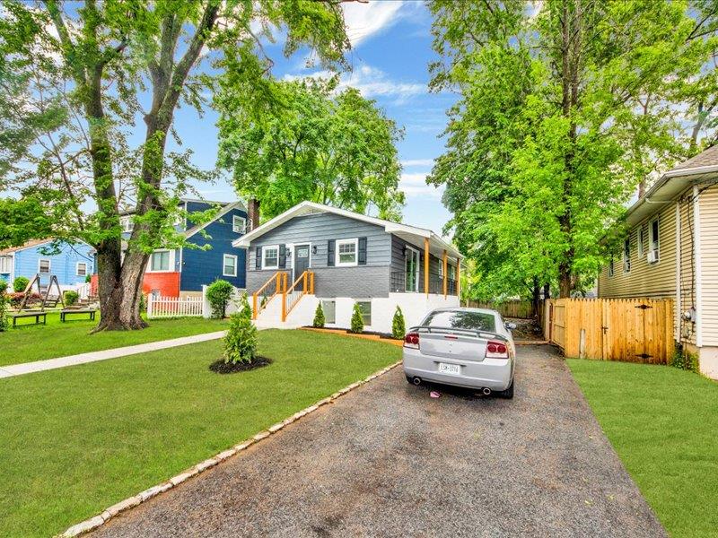 ***DEAL FELL THROUGH***

Discover this beautifully newly renovated hom...