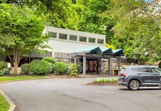 Welcome to Fountainhead in The Edgemont section of Scarsdale PO. This...