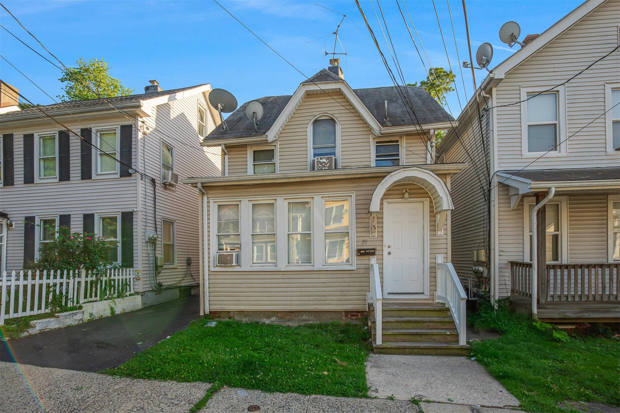 Charming Colonial in Prime Ossining Location!

Welcome to this well-ma...