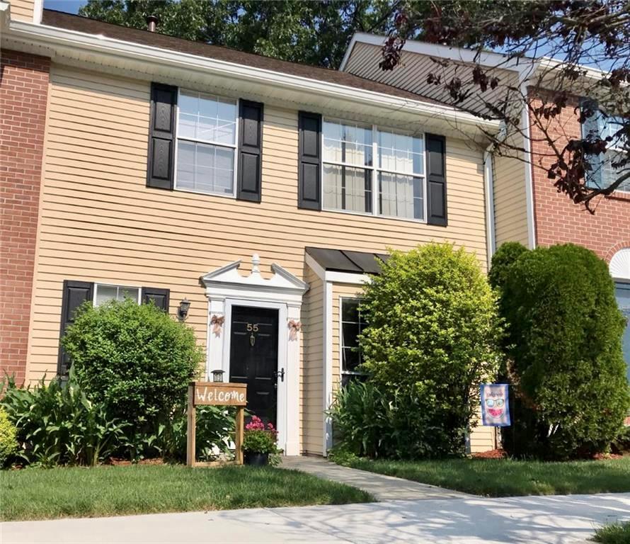 Great three bedroom Townhouse is available  on Society Hill. Main floo...