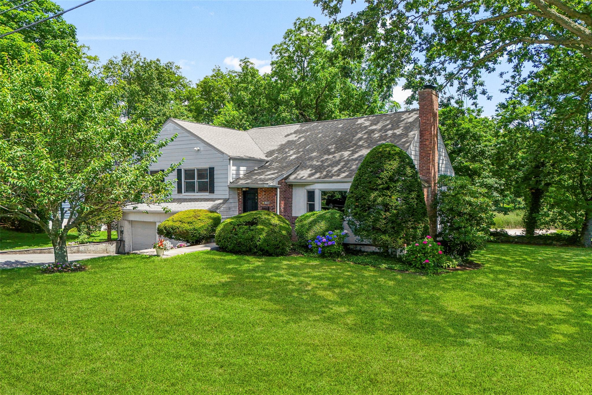 Golf Course Views. Cul-de-sac Setting. Endless Potential.
Welcome to 9...