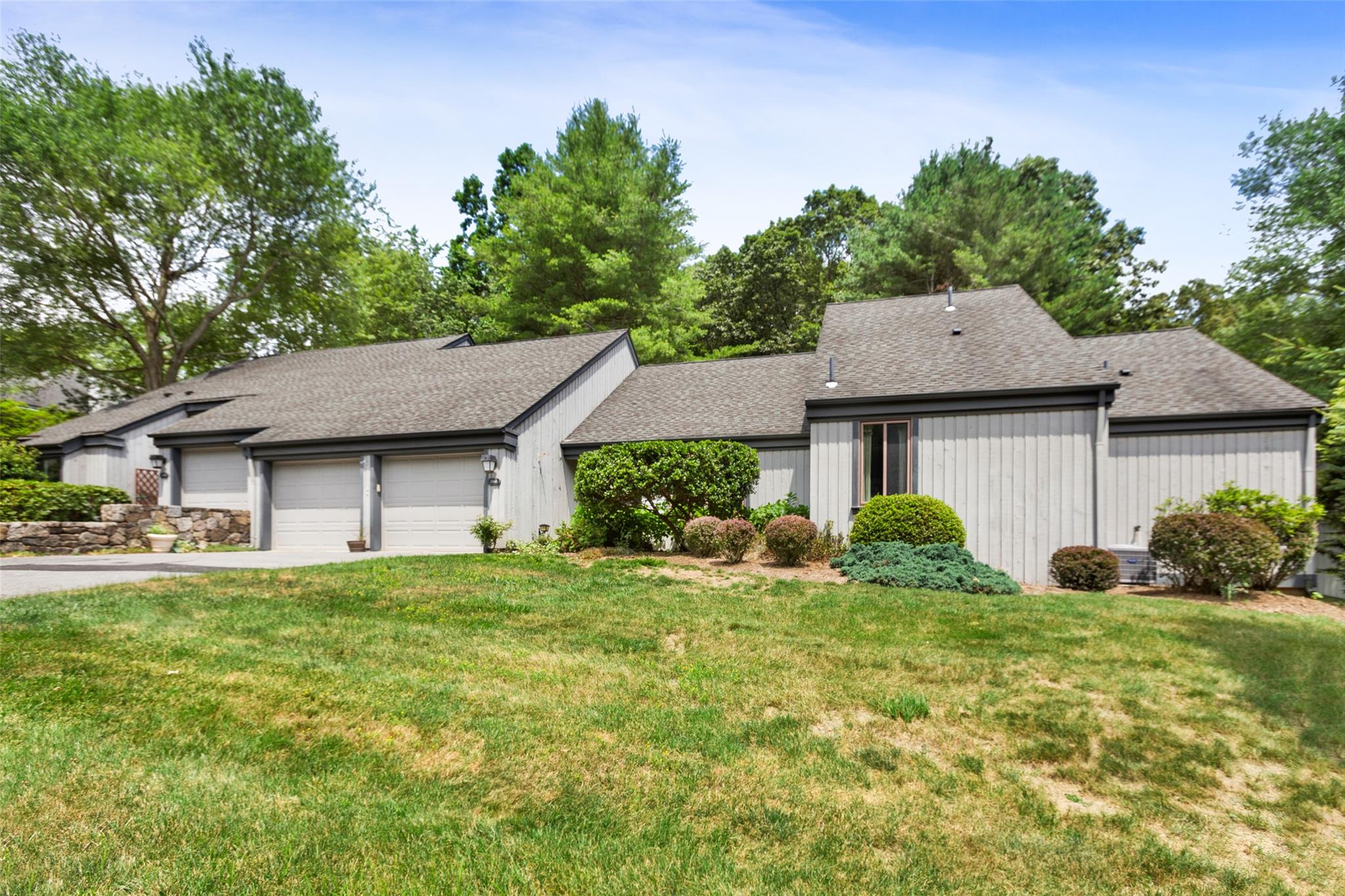 Located in the sought after community of Heritage Hills, this 3 bedroo...