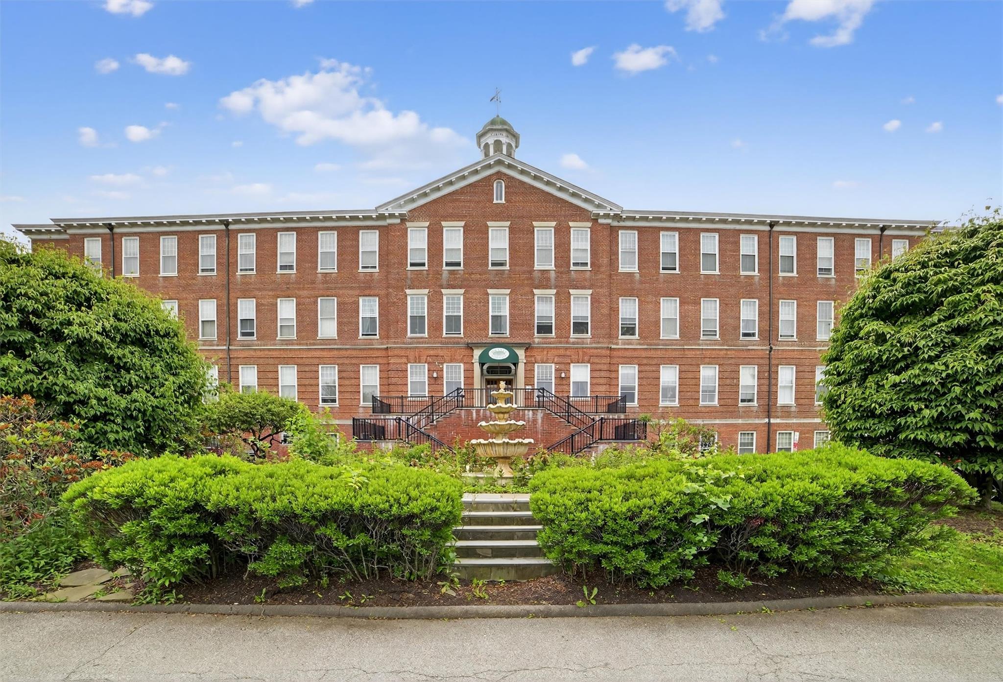 New updated kitchen, updated bathroom, new windows, new appliances, ne...