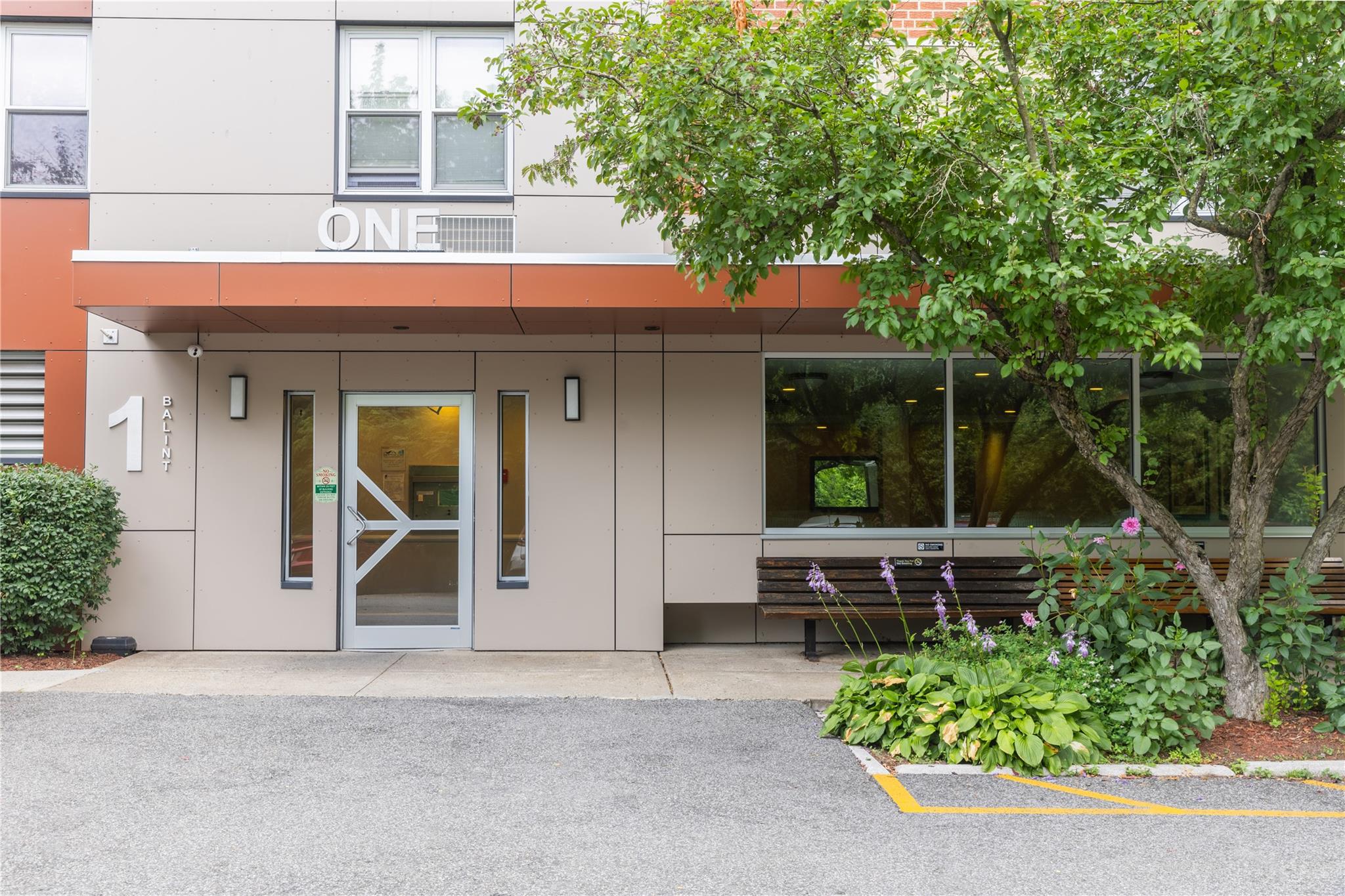 One Bedroom Co-Op in sought after Carriage House. Centrally Located on...