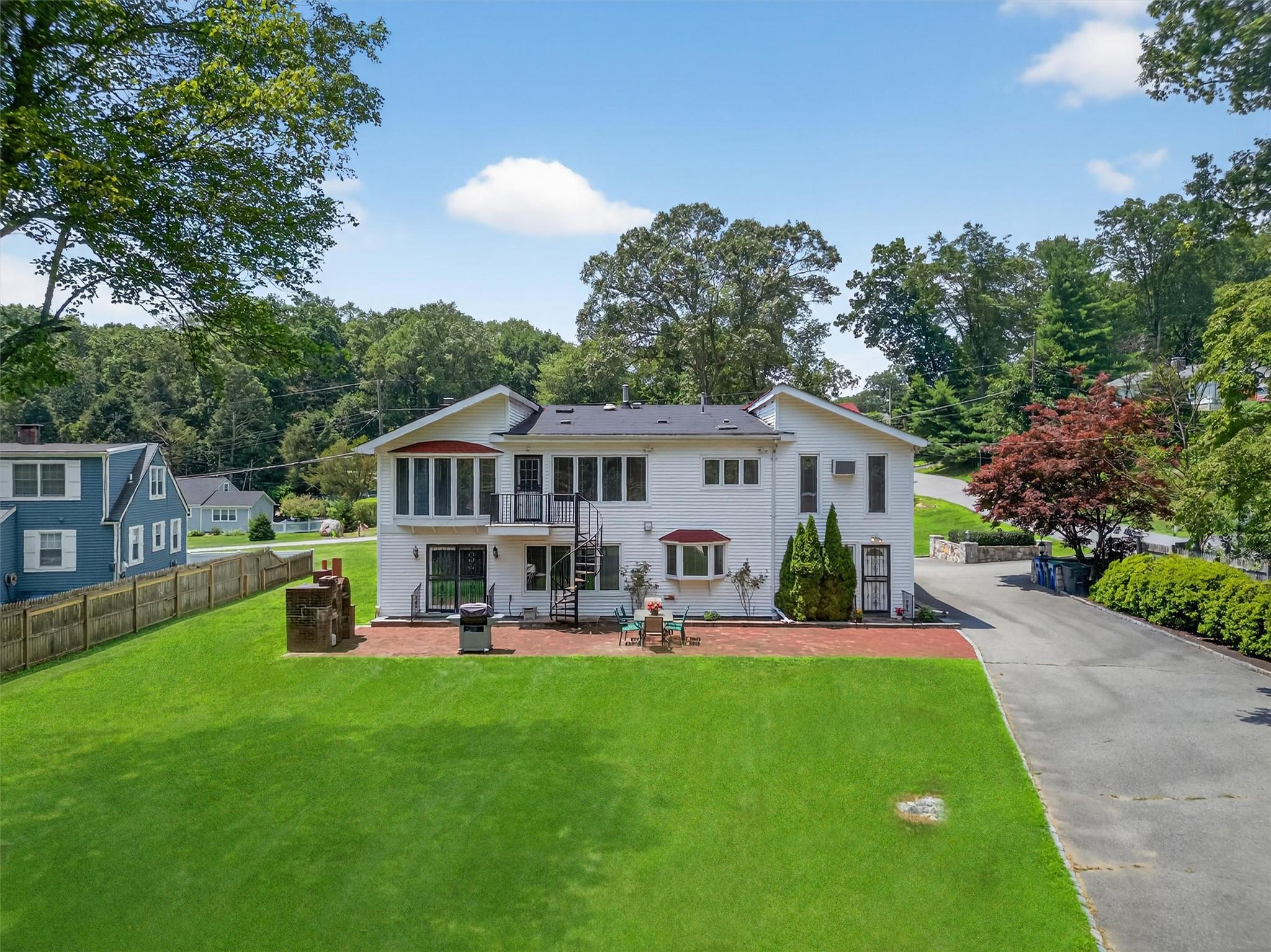 Wonderful opportunity to own this beautiful 4-bedroom, 3 1/2-bathroom...
