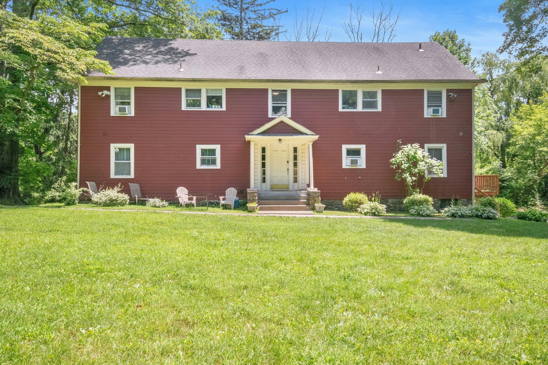 Rare Investment Opportunity in Coveted Briarcliff Manor; Welcome to th...