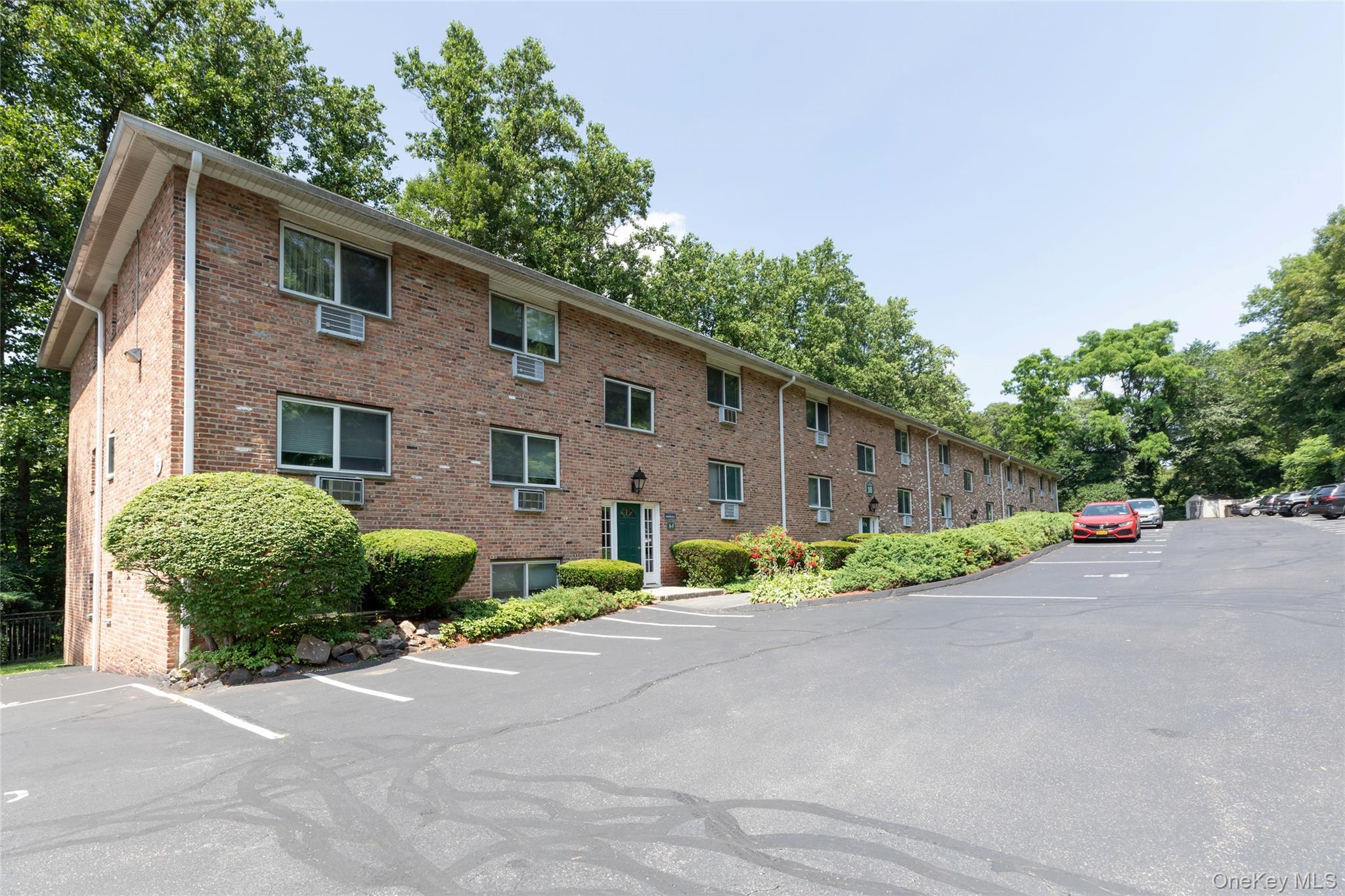 Welcome to this charming garden co-op in the highly desirable Hudson W...