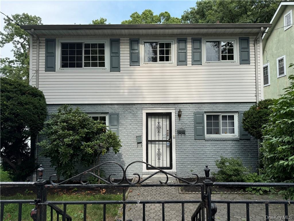 Beautifully renovated 2nd floor apartment on a quiet dead end tree lin...
