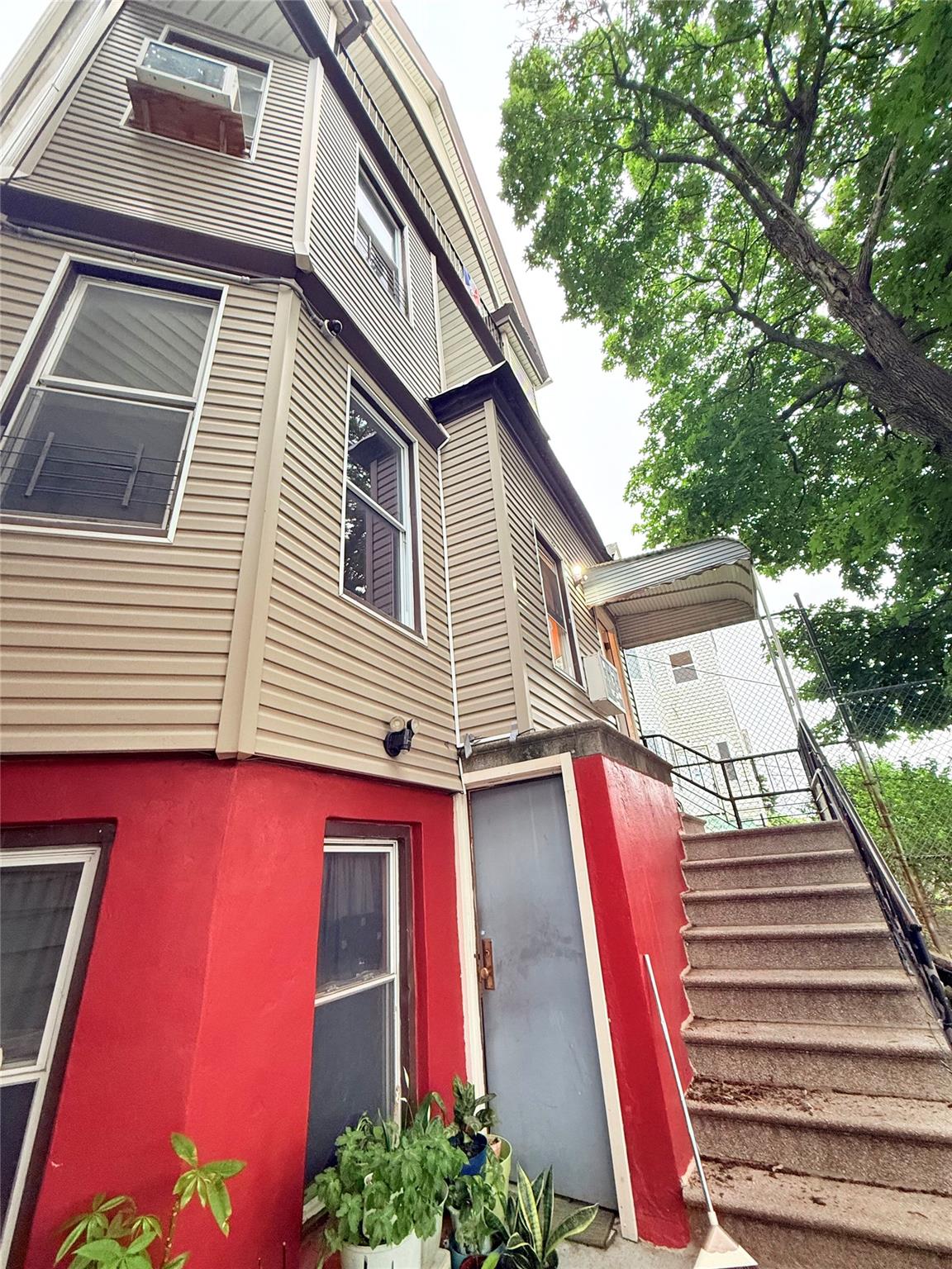 Spacious 3-Bedroom Apartment – 26 Linden St, Yonkers, NY 10704

Welcom...