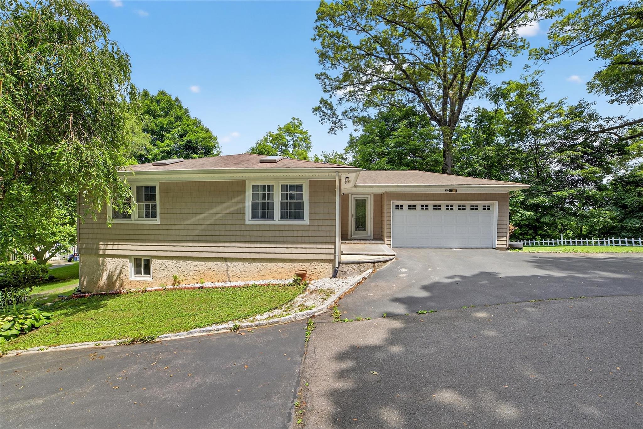 Welcome to your dream home, perfect for 1st-time buyers, commuters, or...