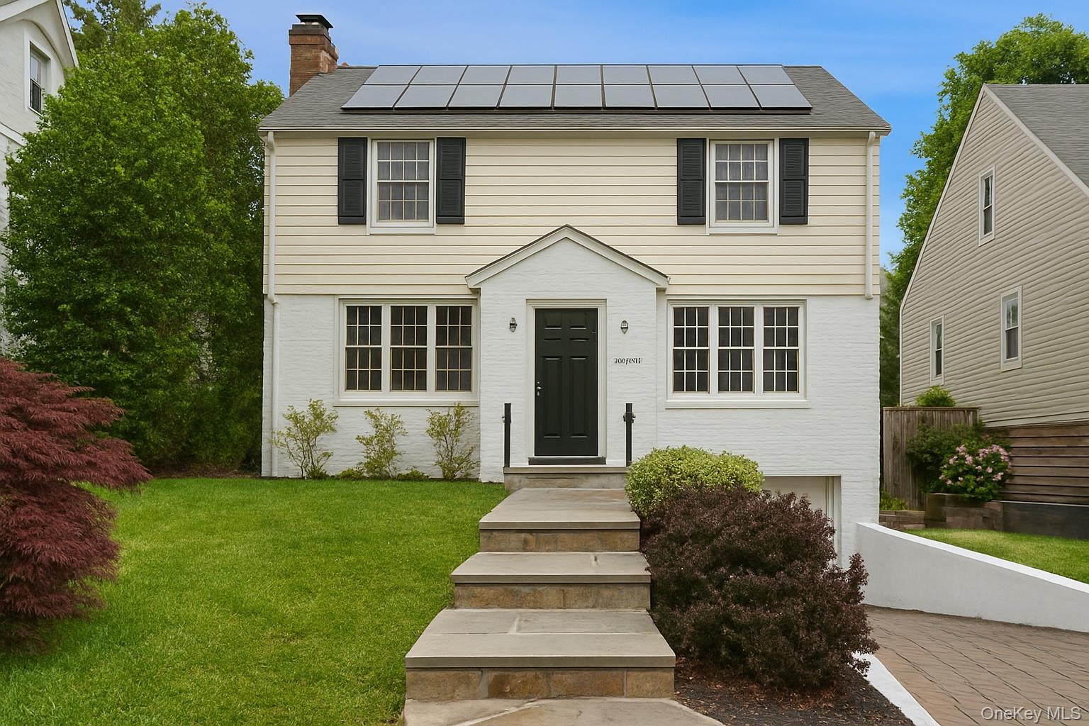 Just steps away from Florence Park, Rye Neck schools and the train sta...