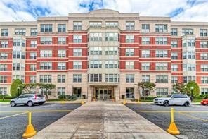 Walk To all, beautiful 1 bedroom at the luxurious Jefferson Place in t...