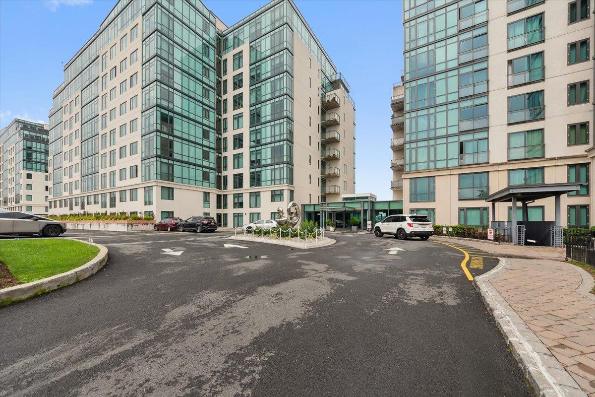 UPDATED & GORGEOUS 2 bed 2 bath condo with open floor plan. Walk into...
