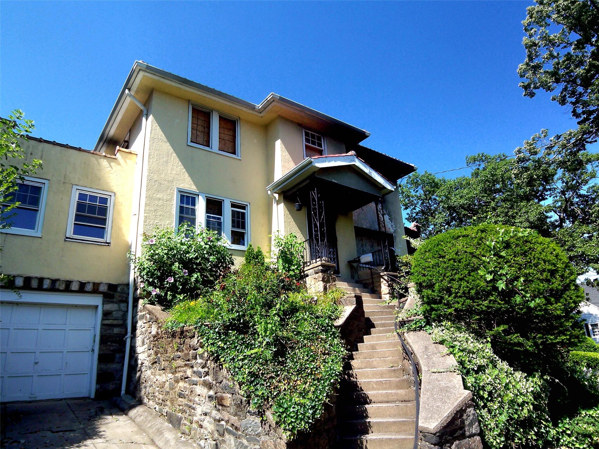 A Blank Canvas Awaits Your Creative Touch! Imagine transforming a hidd...