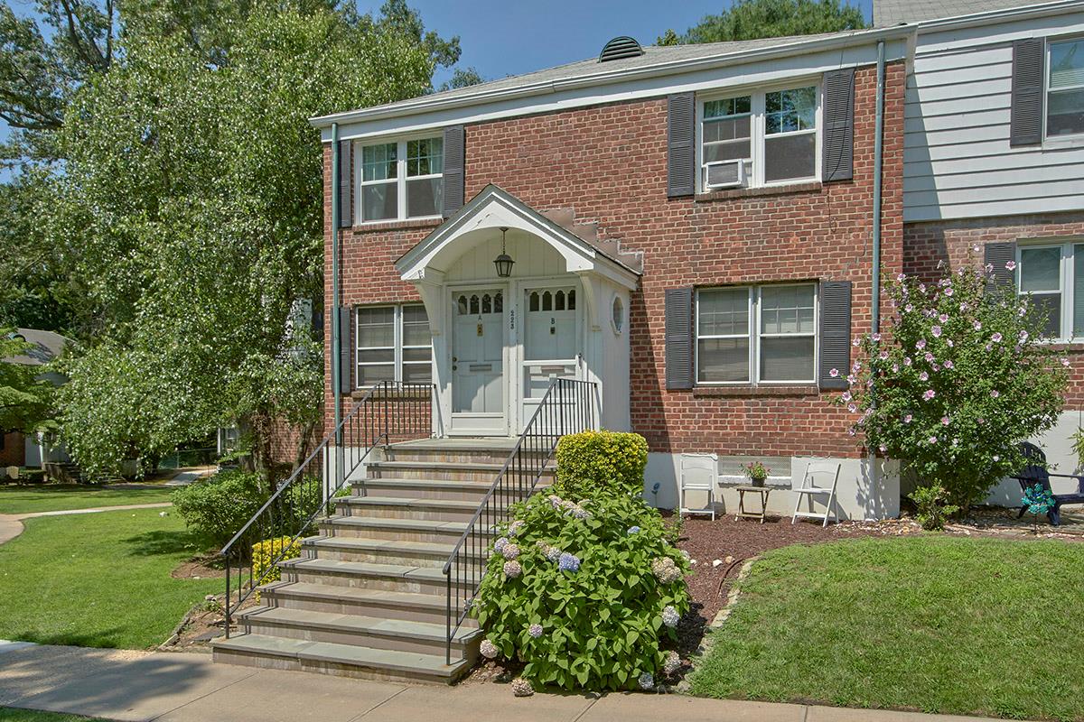 Step into this beautifully updated and sun lit second floor corner uni...