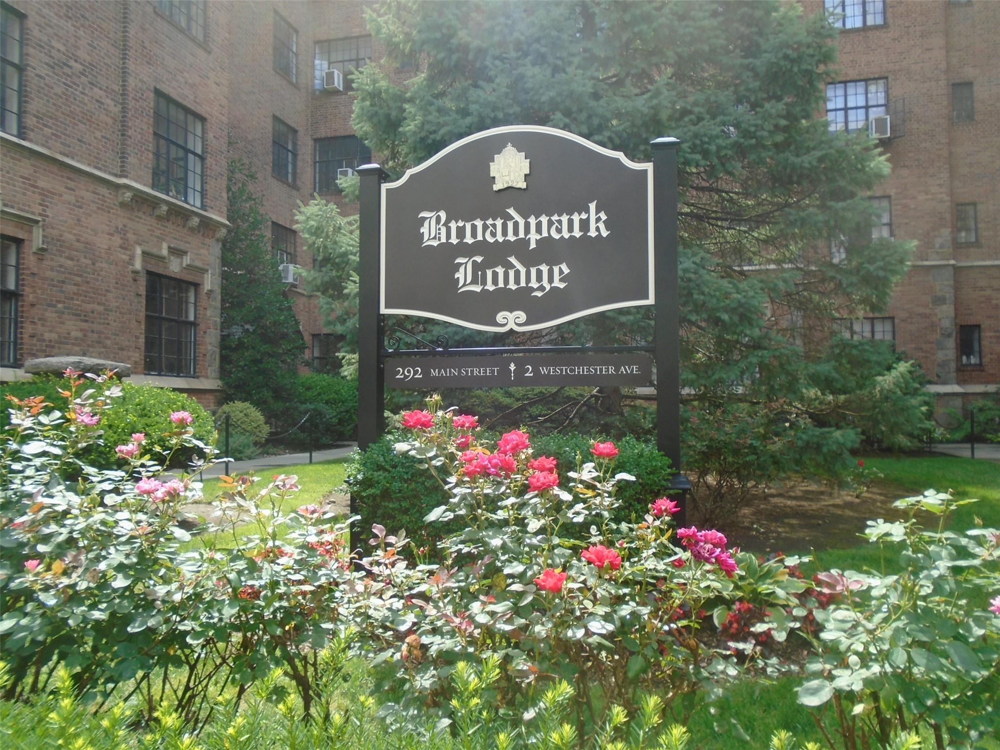 FULLY AVAILABLE - This charming 1BR/1Bath co-op in classic 1927 pre-wa...