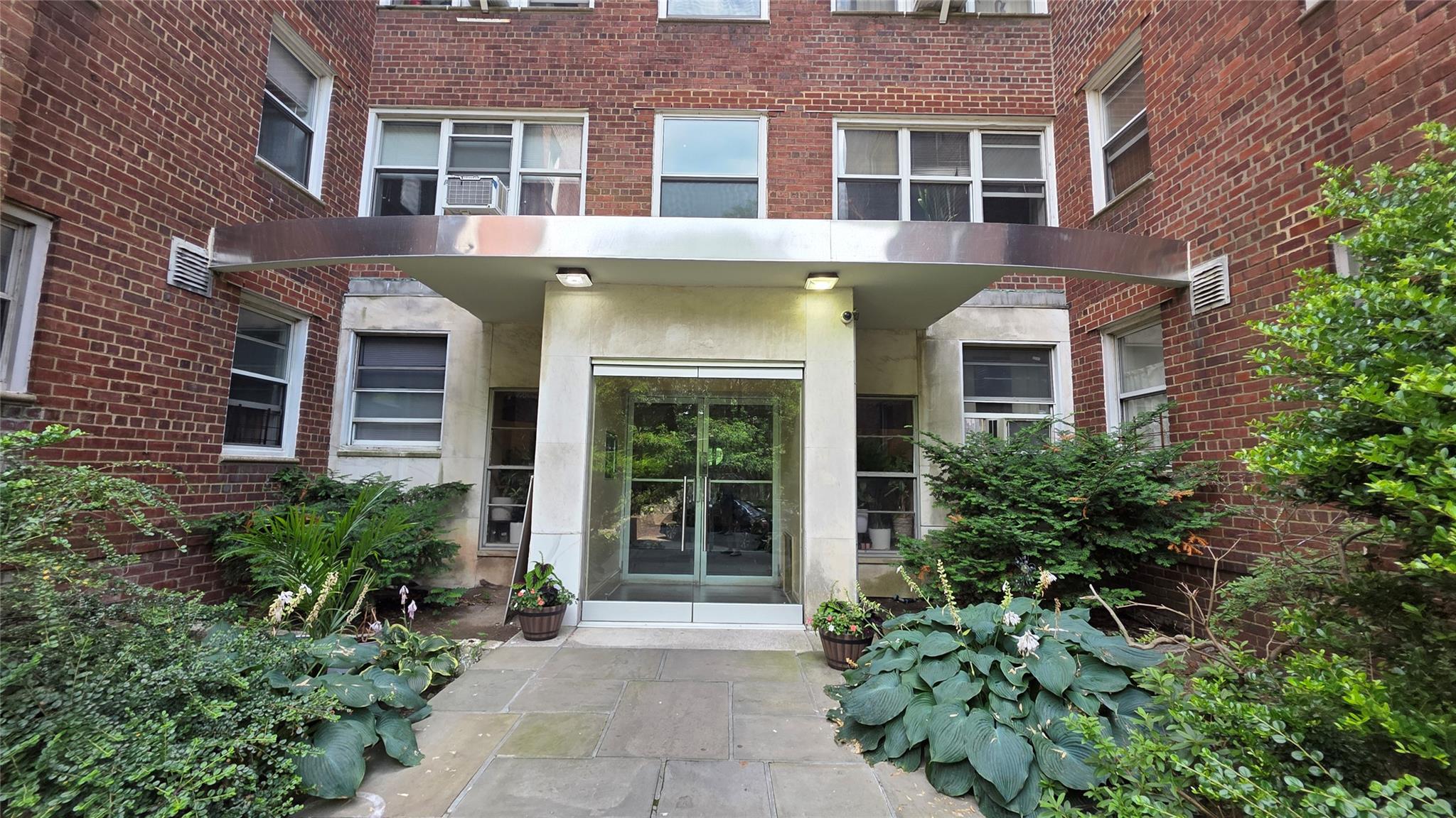 Welcome to this bright and airy 2-bedroom, 1.5-bath ground-floor unit....