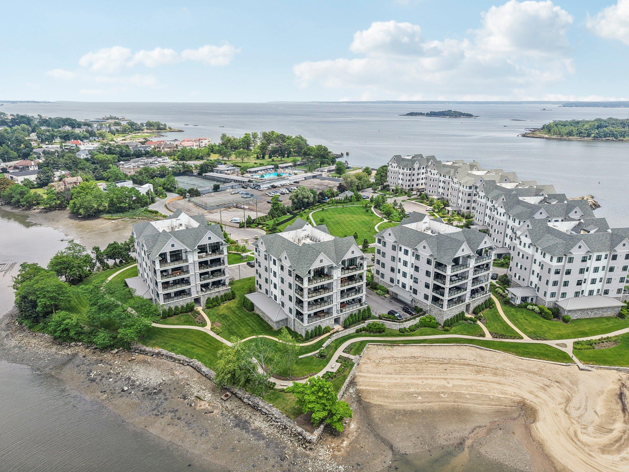 Welcome to Watermark Pointe located on your own peninsula on the Long...