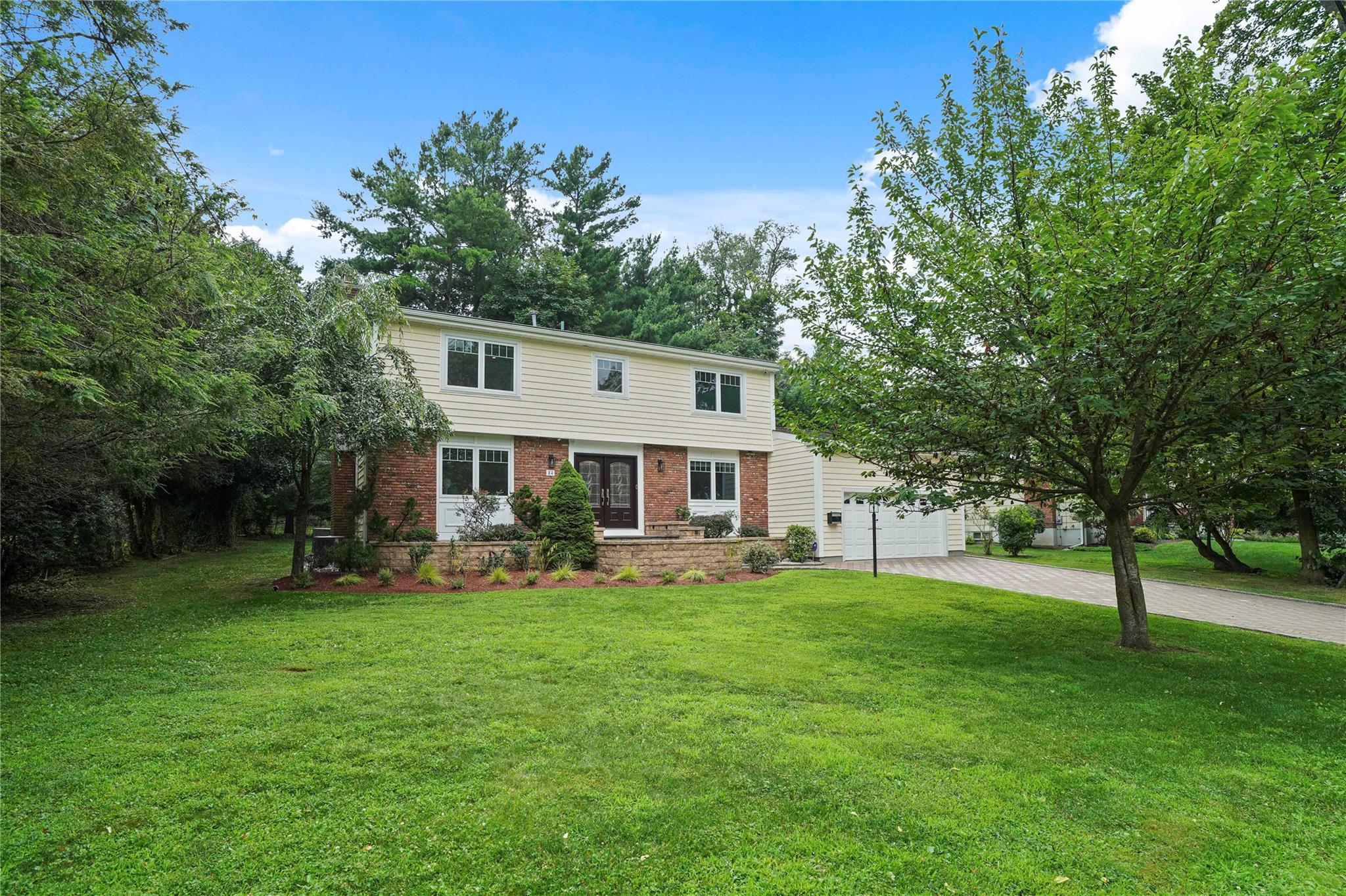 Lovely 4-Bedroom Home in Prime Dobbs Ferry Location!
Nestled on a quie...