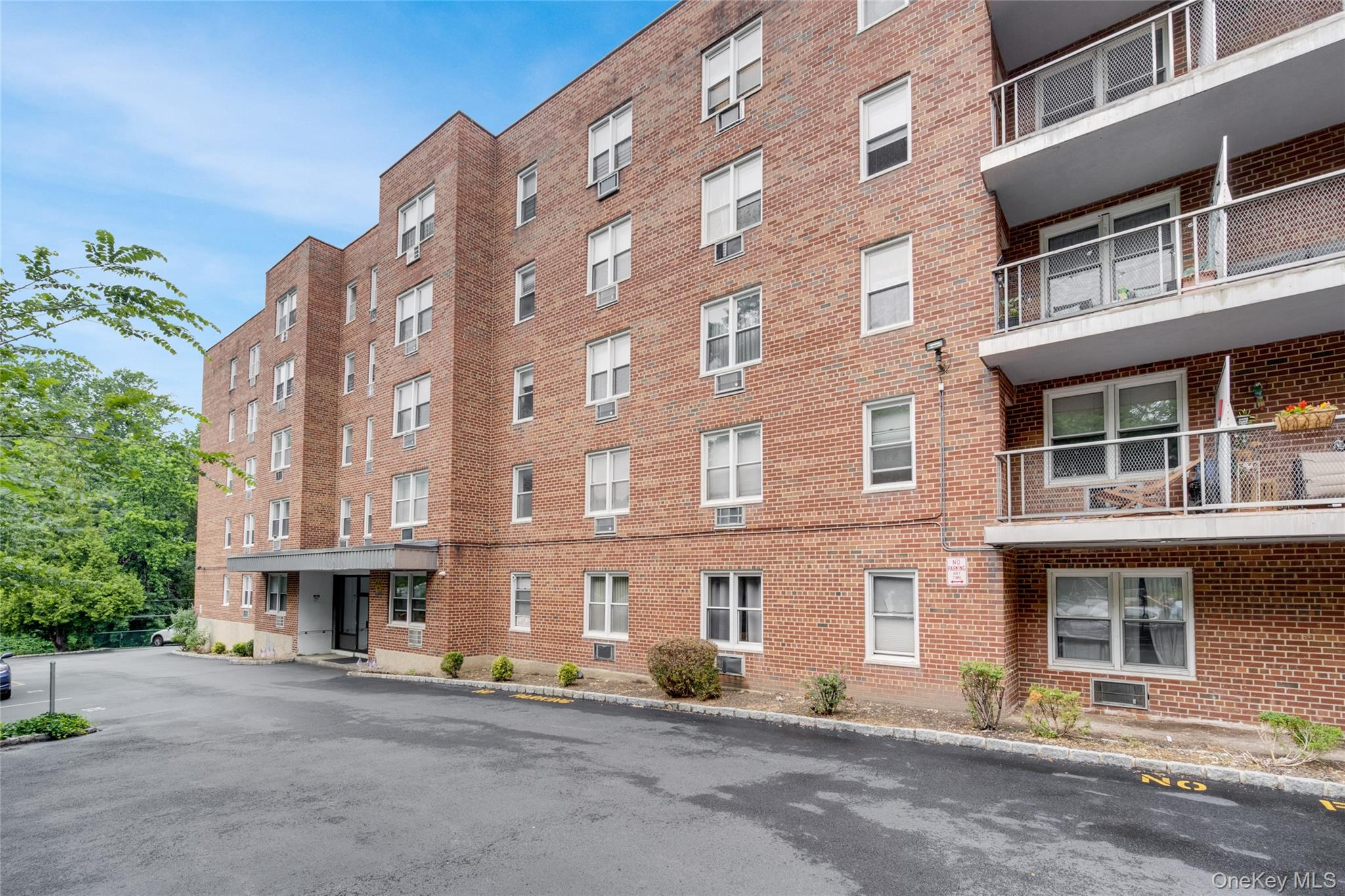 Welcome to this rarely available 1-bedroom condo in the desirable Dunw...