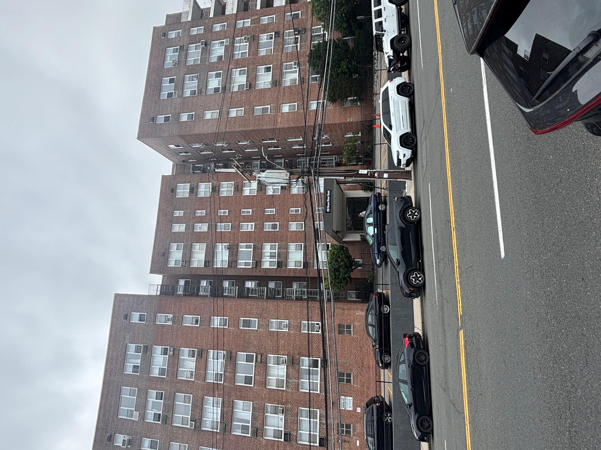 Beautiful Apt. close to all shopping and transportation. House of wors...