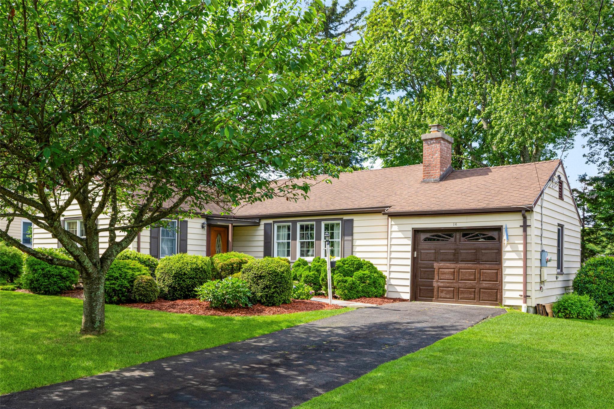 Finally a sun-drenched no-step Ranch offering convenient one-level liv...