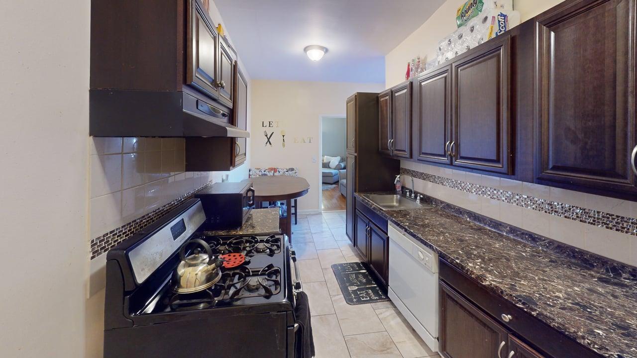 Spacious & Sunny Pre-War Coop – Prime Location Near Pelham! Welcome to...