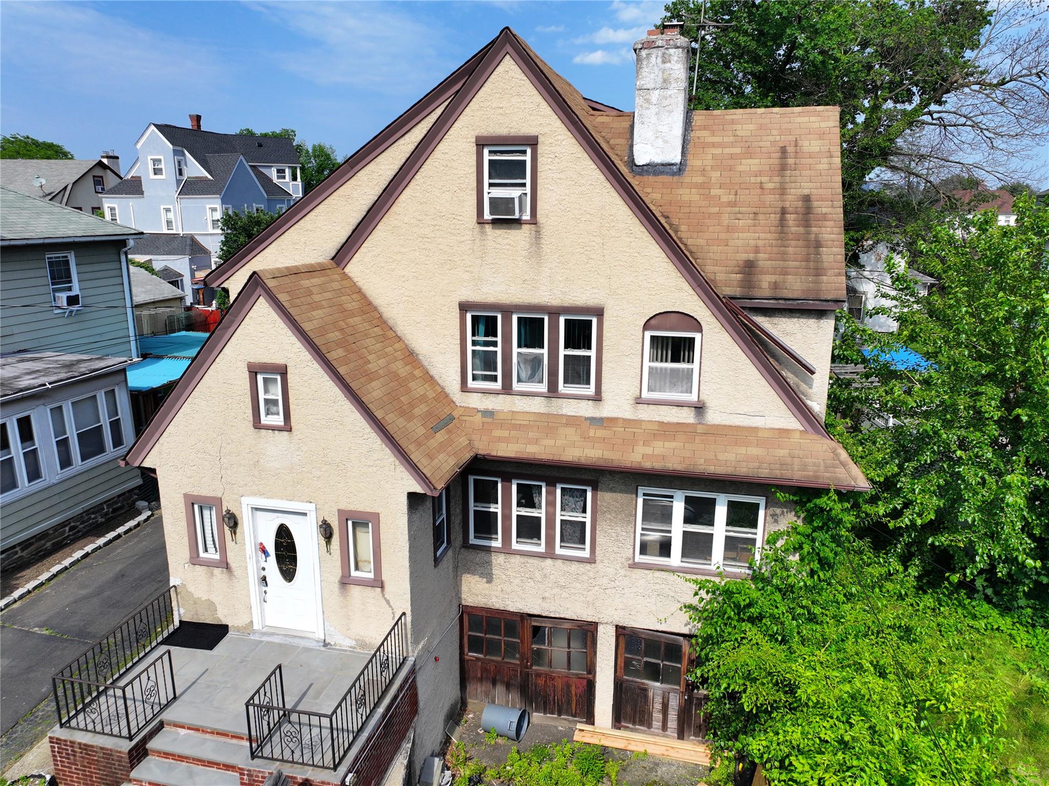 "SHORT SALE!!  SHORT SALE!! Seller accepting CASH ONLY!! NEEDS TLC AND...